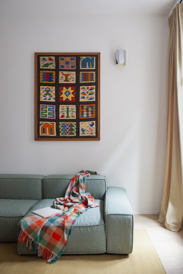 Neybor_Louise_Living_room